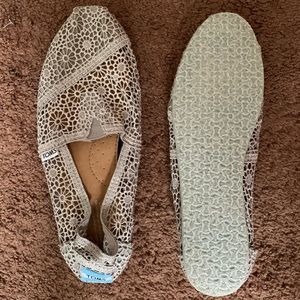 TOMS Gray Lace Floral Eyelet